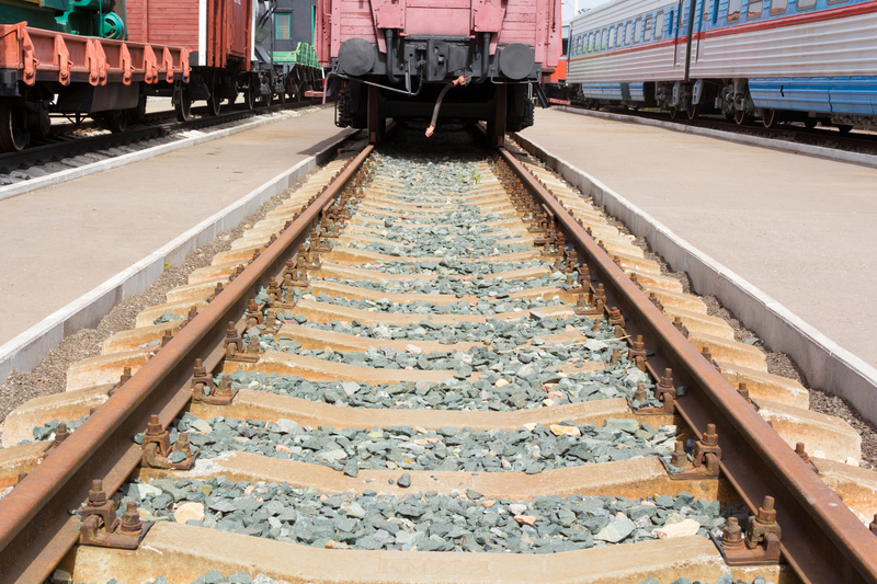 Worker pinned between rail cars dies; investigators on way