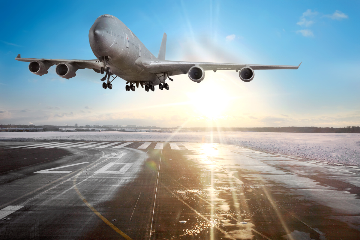 Man Opens Emergency Door While Plane Taxiis at Logan