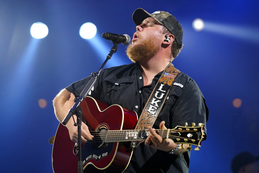 Luke Combs Hung His Rejection Letter from “The Voice” on His Wall for Motivation