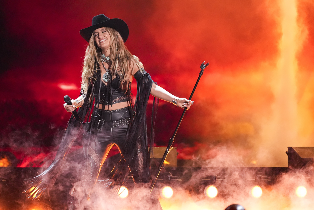 Lainey Wilson Wants to Roast Her Fellow Country Stars When She Hosts the CMAs