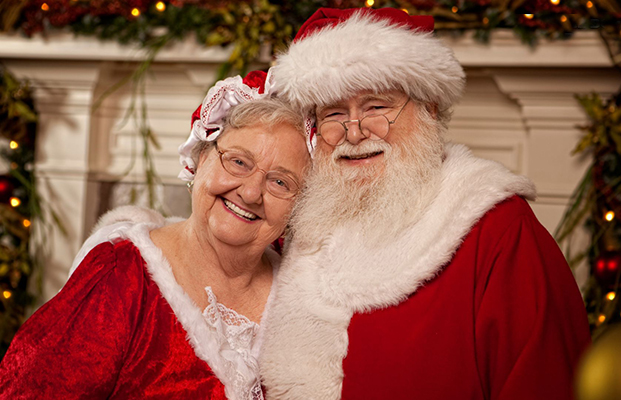 Santa visits Rustic Treasure Shed Locke & Load Photography