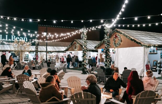 Holiday Shoppers at Tuscan Village