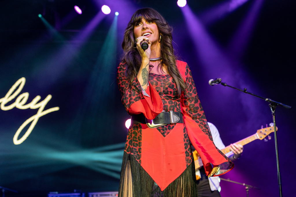 Ella Langley marks another Billboard milestone with ‘Choosin’ Texas’