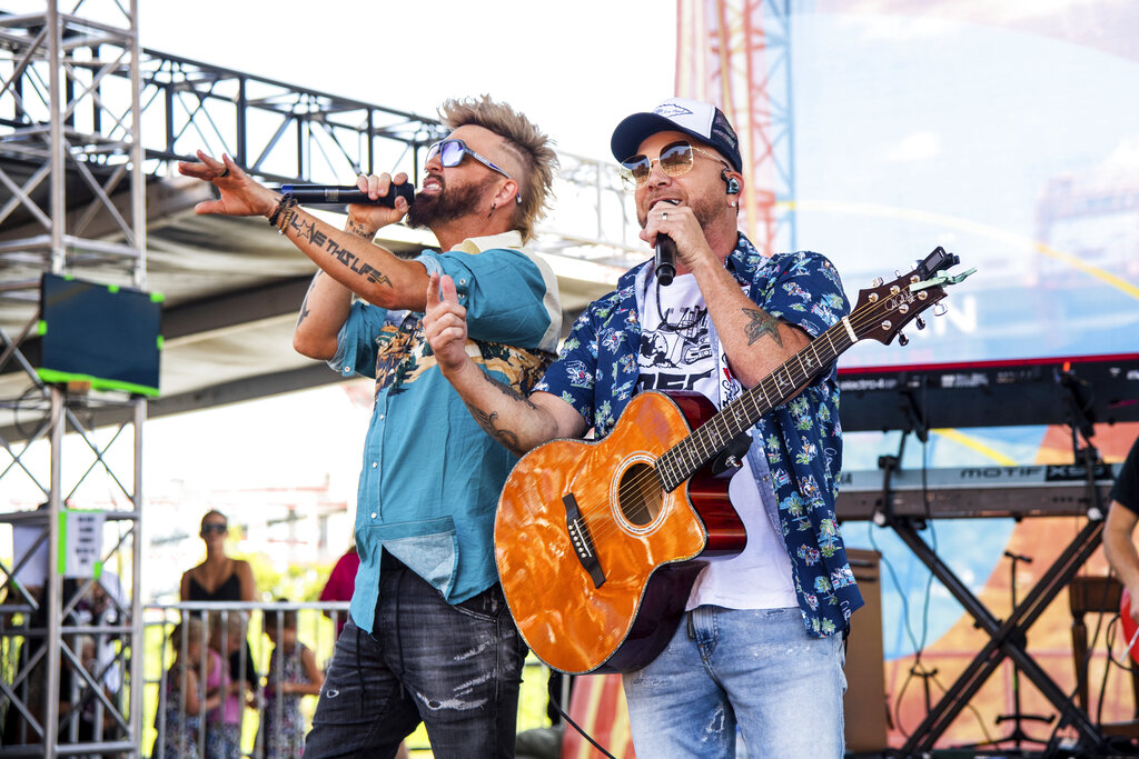 Thomas Rhett and Cole Swindell help LOCASH say ‘YES’