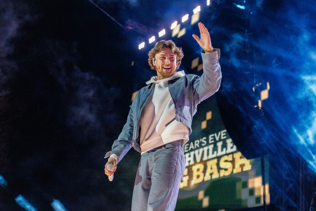 Bailey Zimmerman Puts Family First, and Fans Are Rallying Behind Him Bailey Zimmerman Puts Family First, and Fans Are Rallying Behind Him
