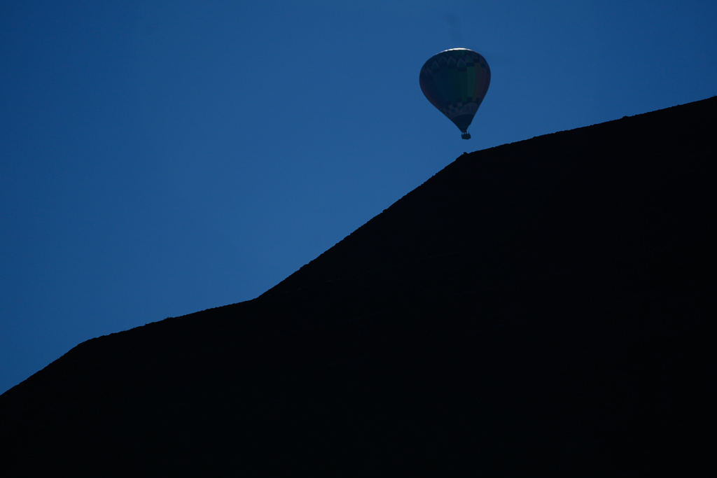 Hot air balloon catches fire at Pittsfield festival, injuring one Hot air balloon catches fire at Pittsfield festival, injuring one