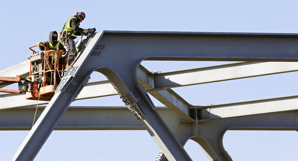 Amoskeag Bridge Eastbound project delayed, expected to be completed by Spring Amoskeag Bridge Eastbound project delayed, expected to be completed by Spring